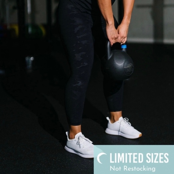 Zyia Active Black Battleship Camo Luxe Leggings Size 6-8 - Picture 5 of 8